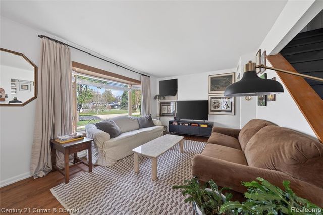 725 S Manitou Avenue, Commerce Twp, MI 48017