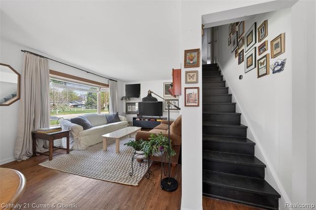 725 S Manitou Avenue, Commerce Twp, MI 48017