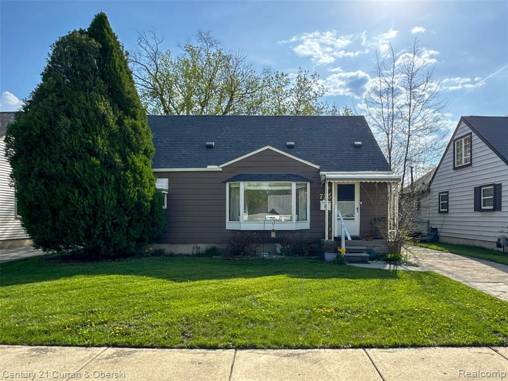 725 S Manitou Avenue, Commerce Twp, MI 48017