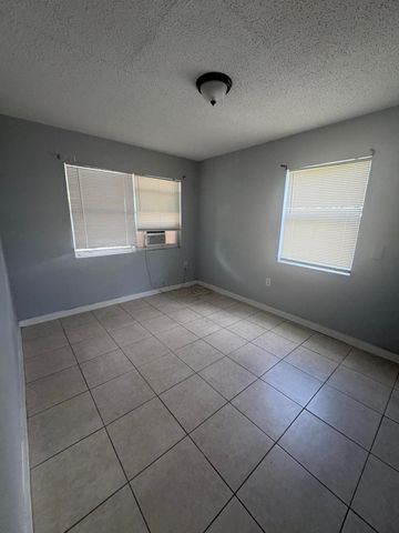 3172 N 2nd Ave Avenue N A, Palm Springs, FL 33461