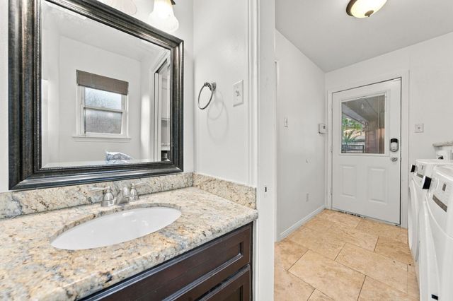 5515 Court Of York, Houston, TX 77069