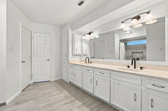 5515 Court Of York, Houston, TX 77069