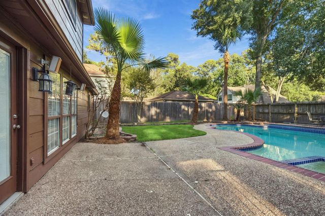 5515 Court Of York, Houston, TX 77069