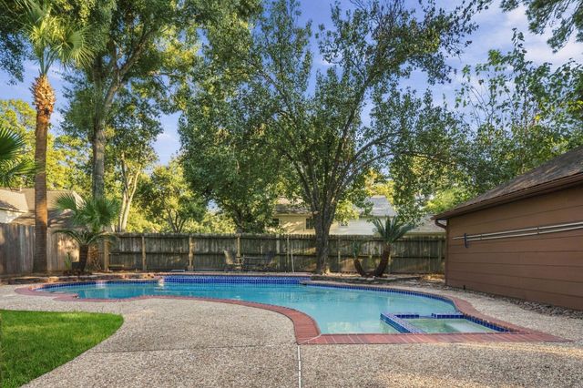5515 Court Of York, Houston, TX 77069