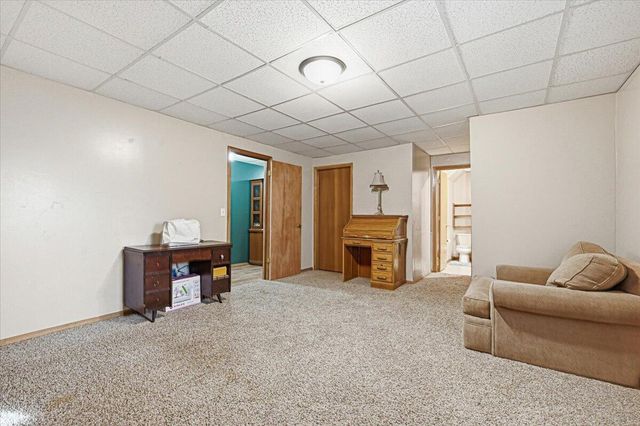 19808 PERRY Road, Council Bluffs, IA 51503