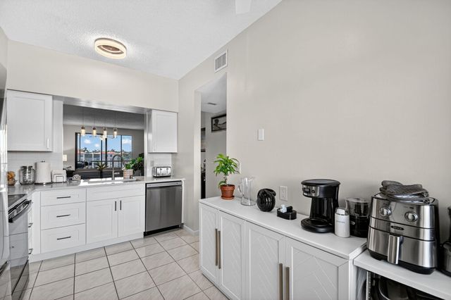 6193 Pointe Regal Circle 402, Delray Beach, FL 33484