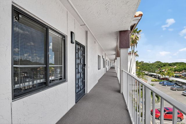 6193 Pointe Regal Circle 402, Delray Beach, FL 33484