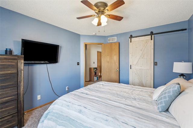 555 SE Laurel Street 16, Waukee, IA 50263