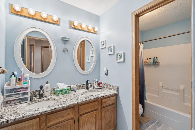 555 SE Laurel Street 16, Waukee, IA 50263