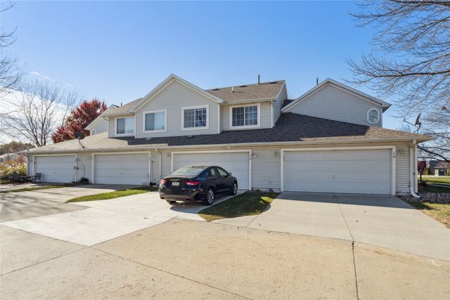 555 SE Laurel Street 16, Waukee, IA 50263