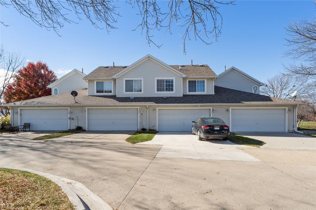 555 SE Laurel Street 16, Waukee, IA 50263
