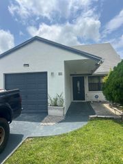 57 Peachtree Place, Boynton Beach, FL 33436
