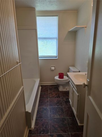 702 Schmitz Avenue, Denton, TX 76209