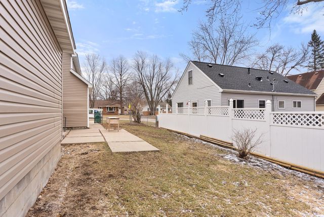 610 6th Avenue S, Hopkins, MN 55343