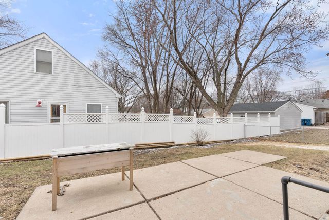 610 6th Avenue S, Hopkins, MN 55343