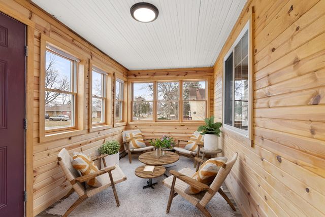 610 6th Avenue S, Hopkins, MN 55343