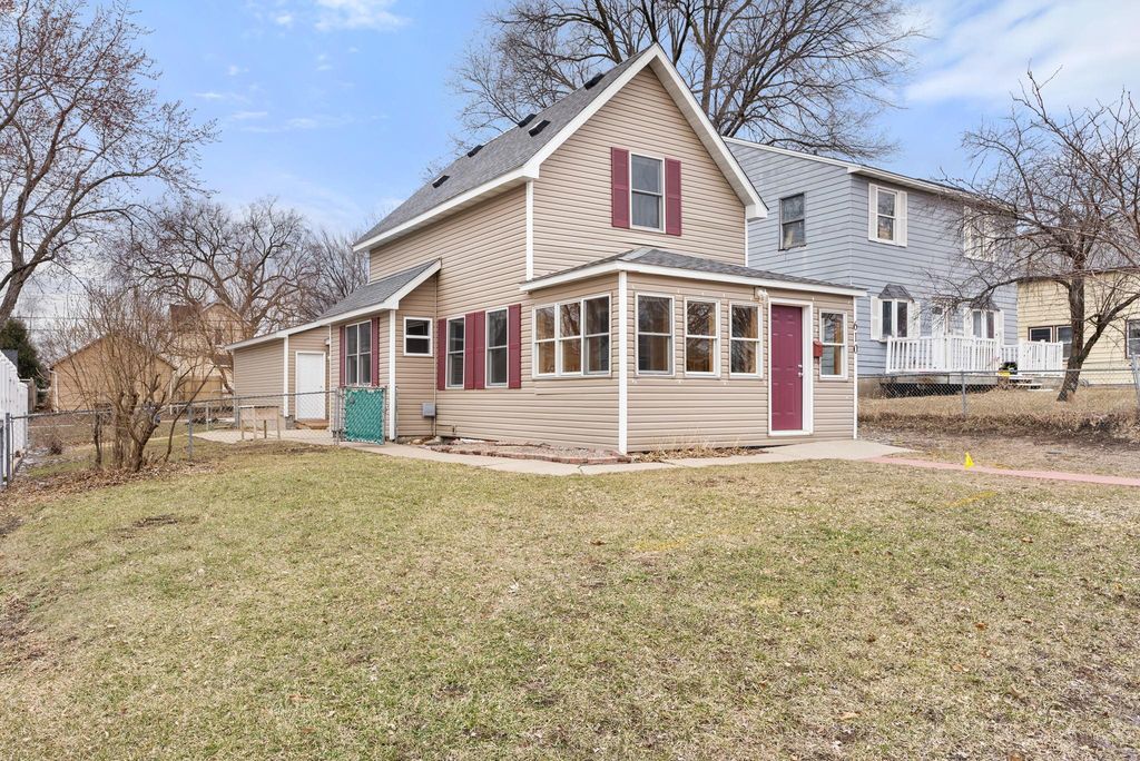 610 6th Avenue S, Hopkins, MN 55343