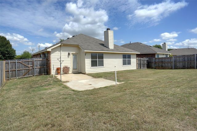 1305 Mountain Peak Drive, Fort Worth, TX 76052