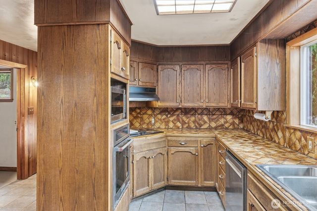 829 SW Lake Roesiger Road, Snohomish, WA 98290