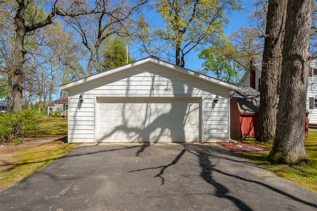 52320 Sheridan Road, Paw Paw, MI 49079