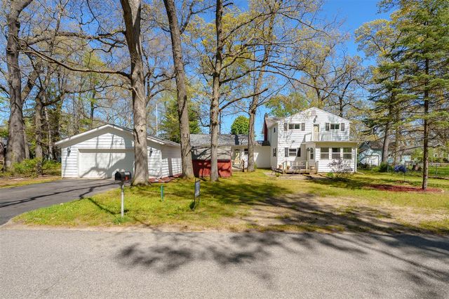 52320 Sheridan Road, Paw Paw, MI 49079