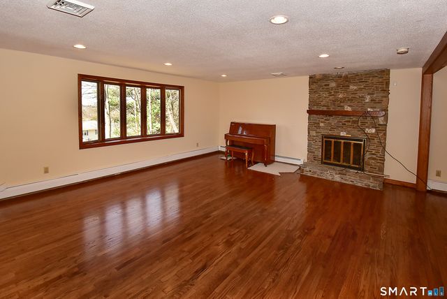 45 Grissom Road, Manchester, CT 06042