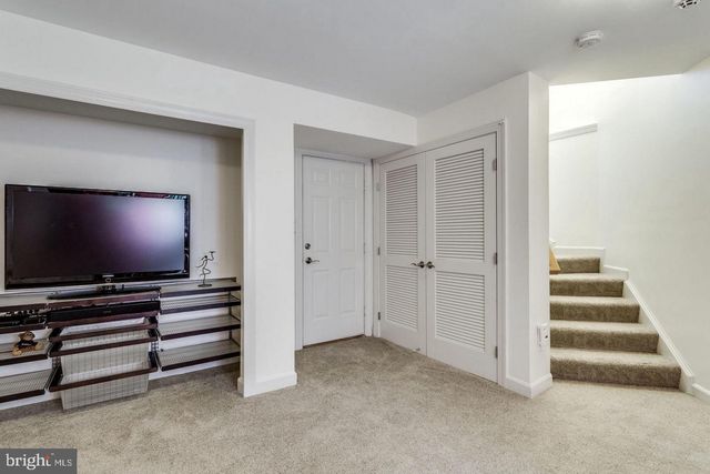 901 HARRISON CIR, Alexandria, VA 22304