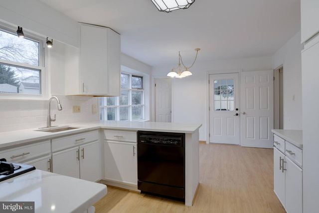 8122 TRURO CT, Springfield, VA 22152