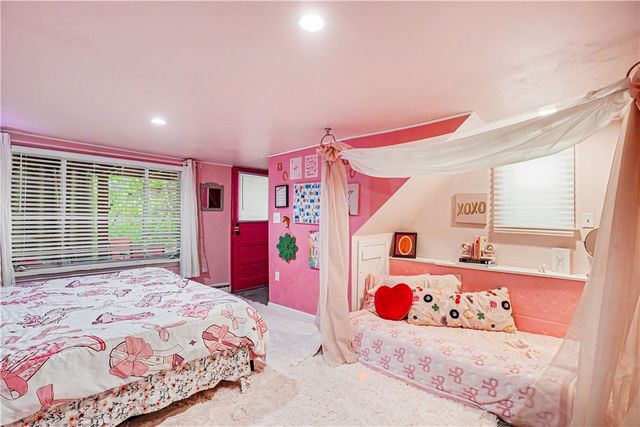 1322 Lowrie St, Troy Hill, PA 15212