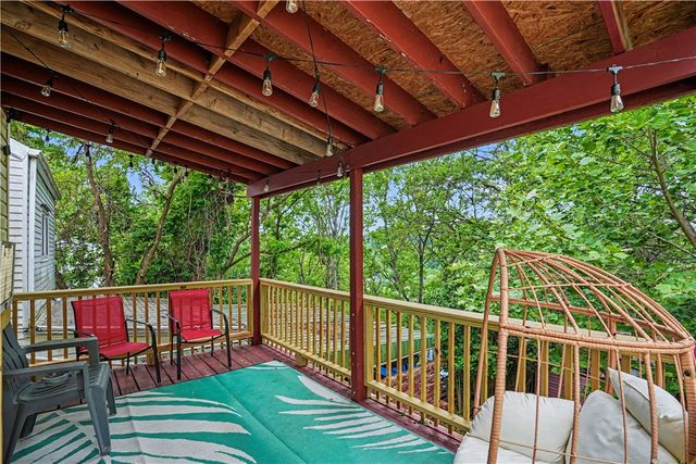 1322 Lowrie St, Troy Hill, PA 15212