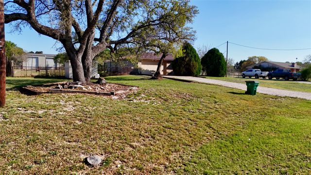 357 CR 3080, Lampasas, TX 78550