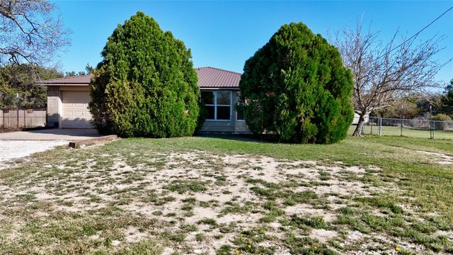 357 CR 3080, Lampasas, TX 78550