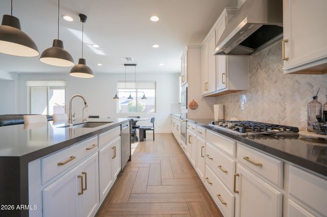 5033 N 81ST Avenue, Glendale, AZ 85303