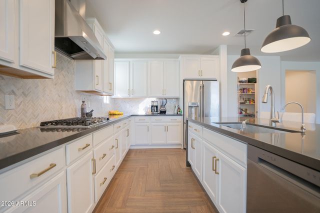 5033 N 81ST Avenue, Glendale, AZ 85303