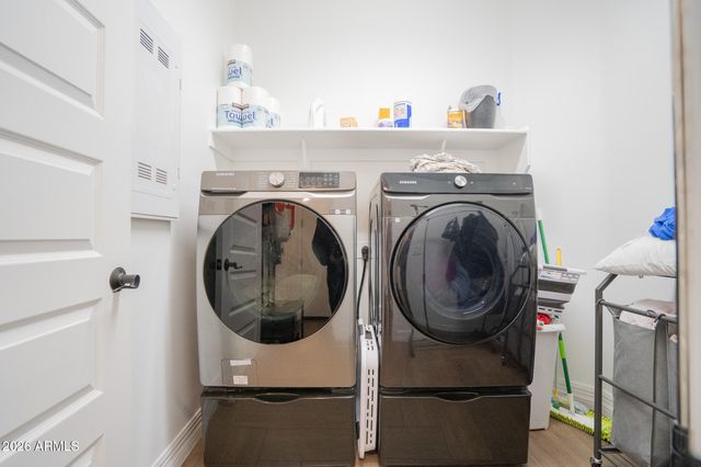 5033 N 81ST Avenue, Glendale, AZ 85303