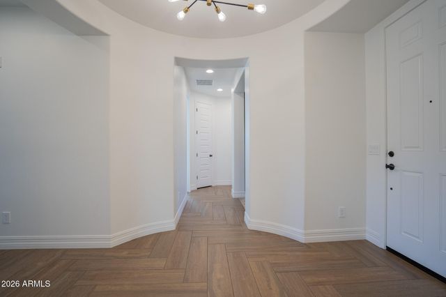 5033 N 81ST Avenue, Glendale, AZ 85303