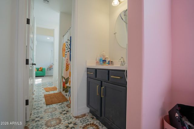 5033 N 81ST Avenue, Glendale, AZ 85303