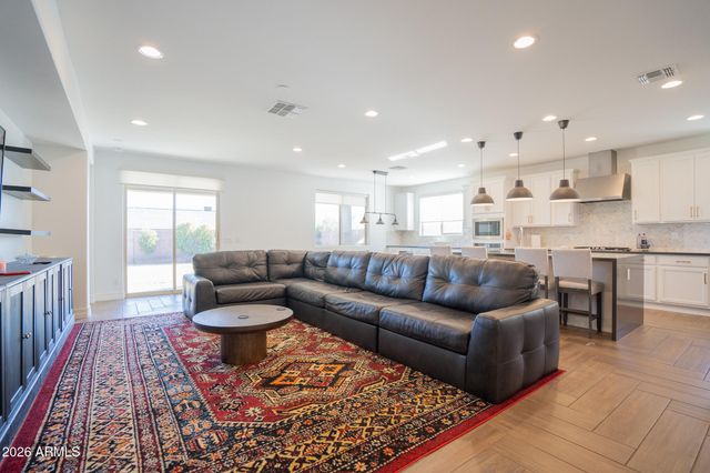 5033 N 81ST Avenue, Glendale, AZ 85303