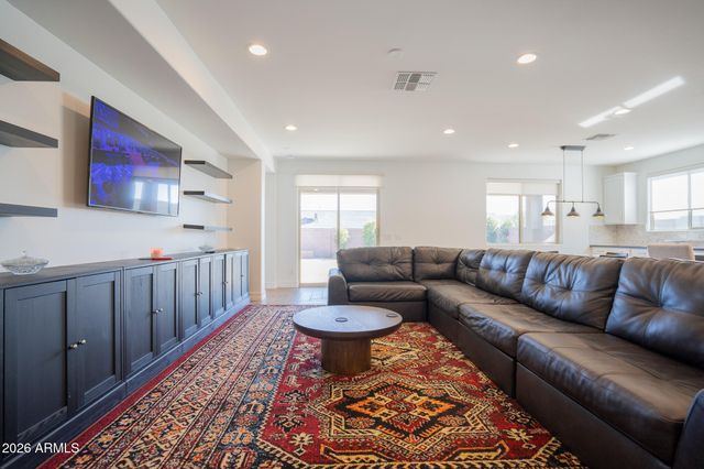 5033 N 81ST Avenue, Glendale, AZ 85303