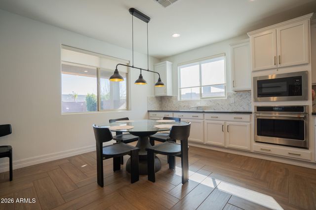 5033 N 81ST Avenue, Glendale, AZ 85303