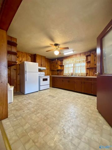 387 Crawford Road, Scottsboro, AL 35768