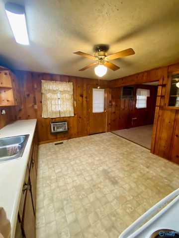 387 Crawford Road, Scottsboro, AL 35768