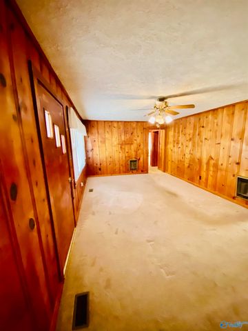 387 Crawford Road, Scottsboro, AL 35768