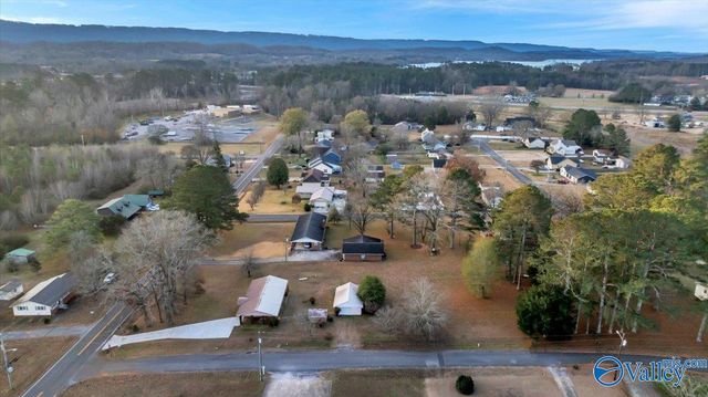 387 Crawford Road, Scottsboro, AL 35768