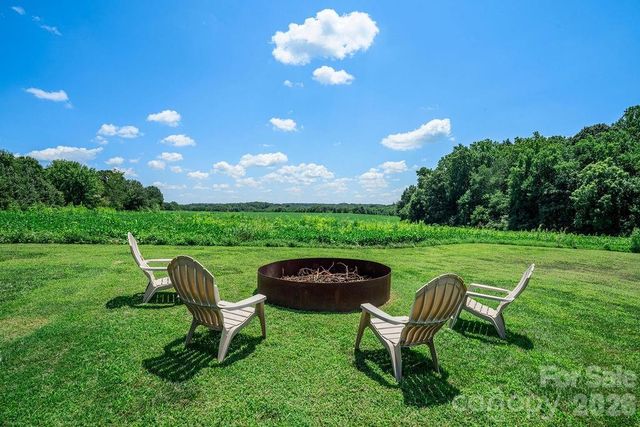 510 Mauneyville Road, Cherryville, NC 28021