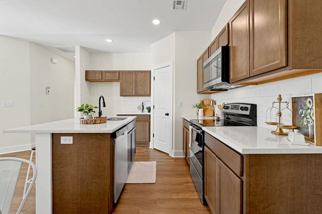 3757 S Bluelake Ct, Wichita, KS 67015