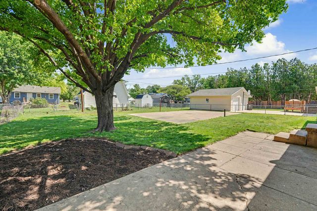 1317 Indian Rock Ln., Salina, KS 67401