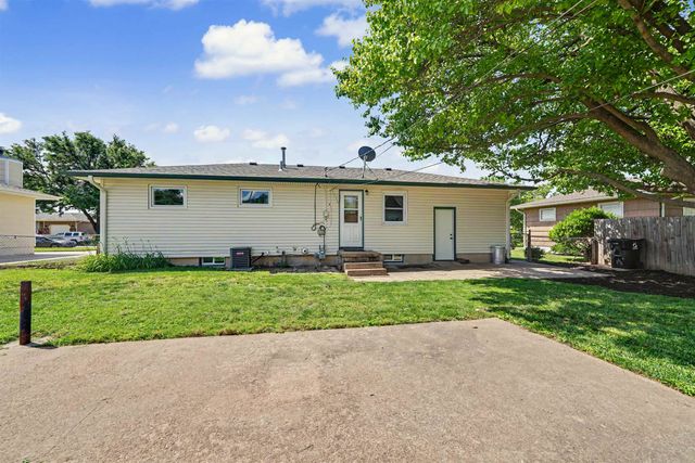 1317 Indian Rock Ln., Salina, KS 67401