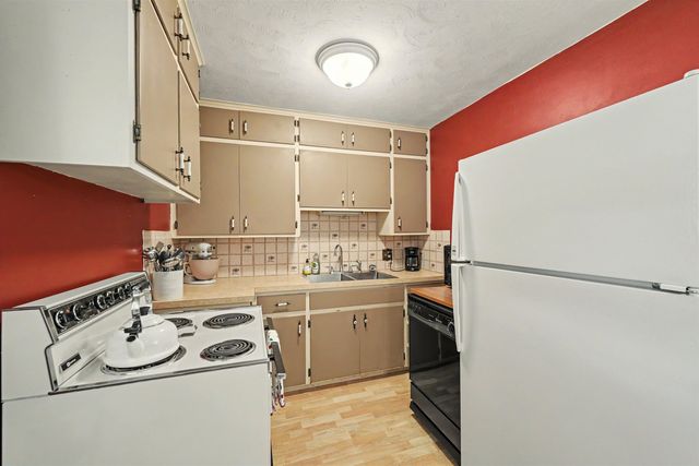 1317 Indian Rock Ln., Salina, KS 67401
