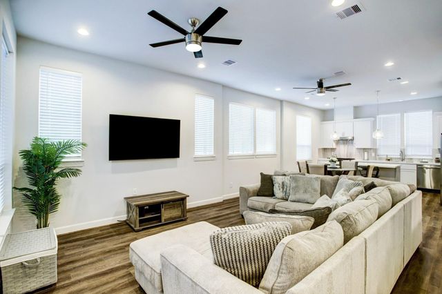 2804 Grand Fountains Drive C, Houston, TX 77054